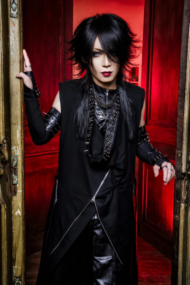 PROFILE | NICOLAS OFFICIAL SITE